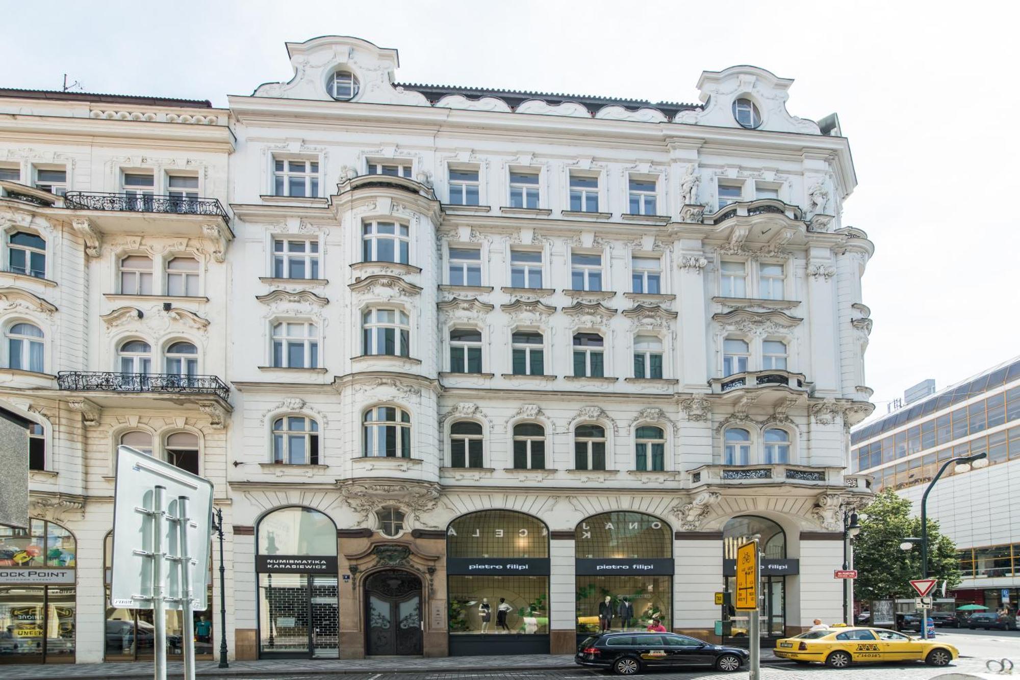 Spacious Two-bedroom In Old Town Lejlighed