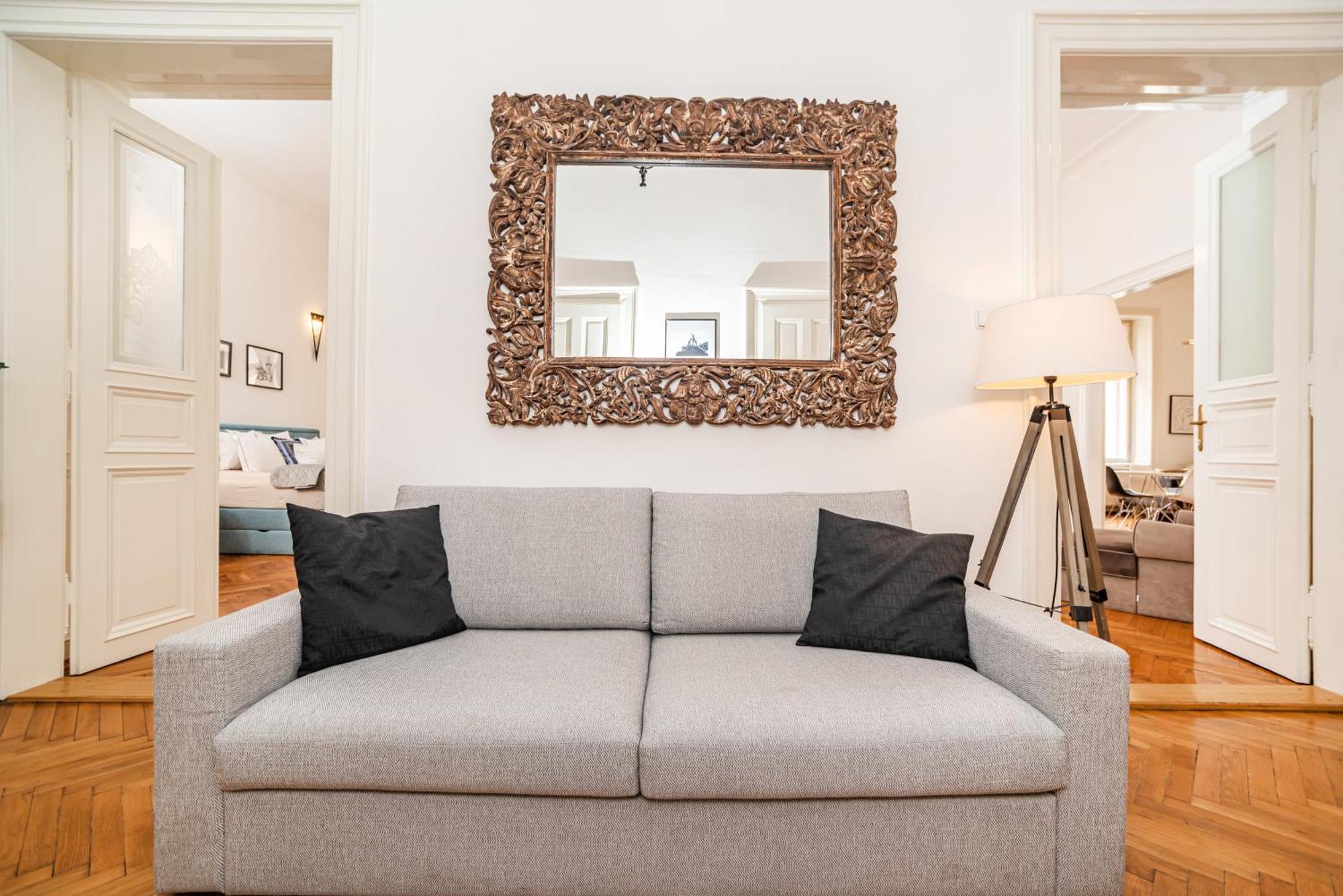 Lejlighed Spacious Two-bedroom In Old Town *