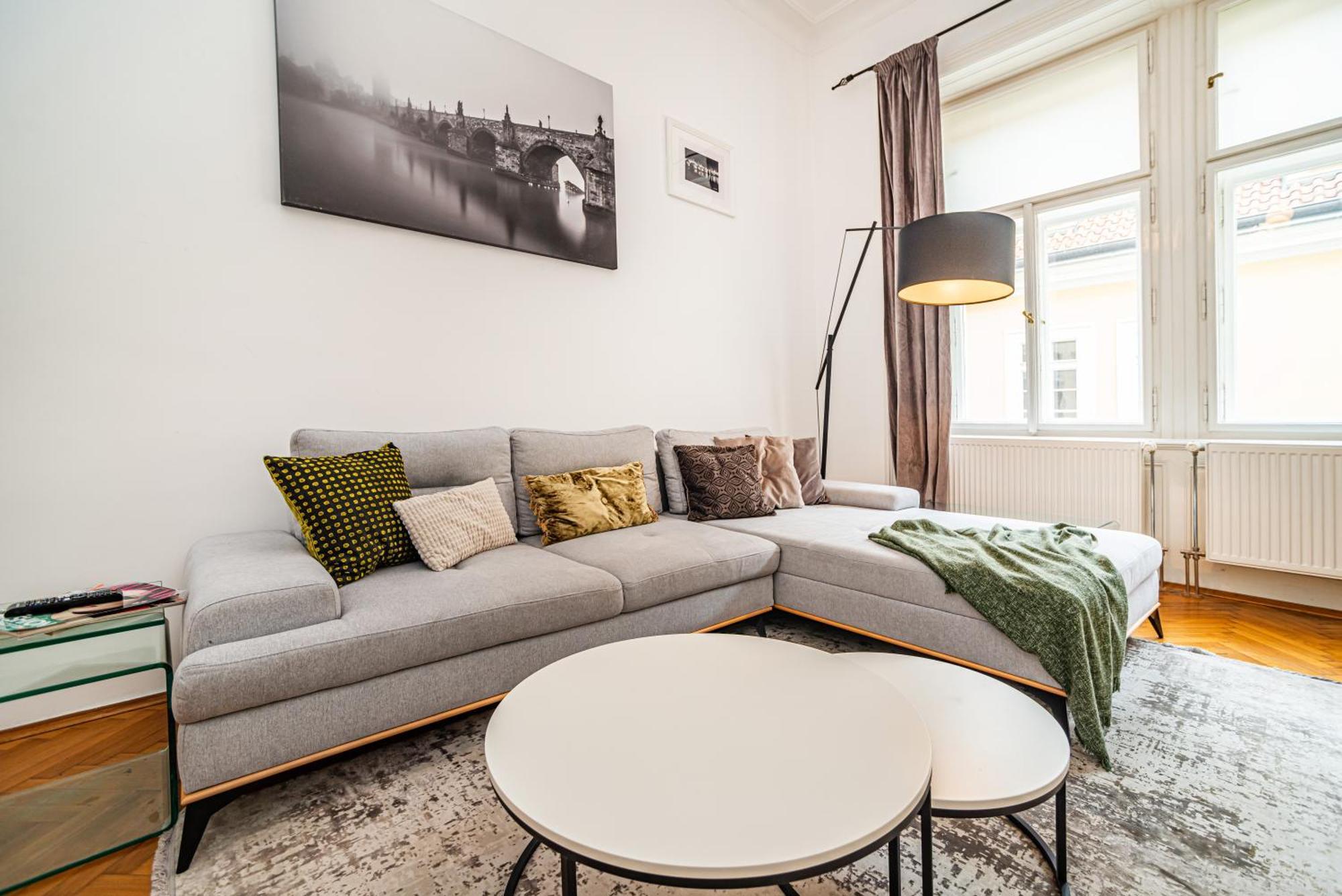 Lejlighed Spacious Two-bedroom In Old Town *