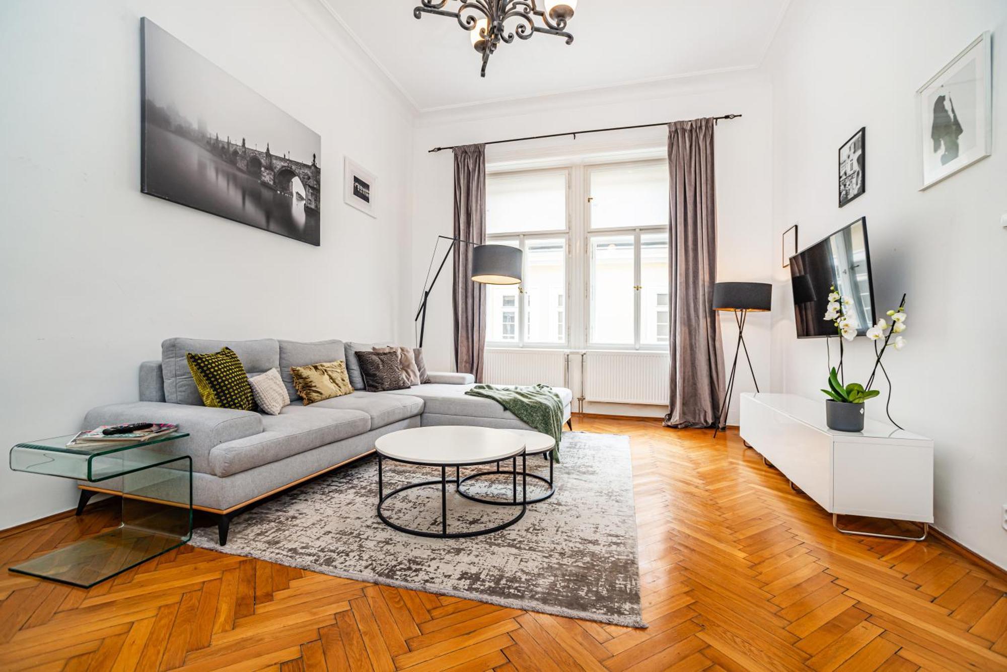 Lejlighed Spacious Two-bedroom In Old Town *
