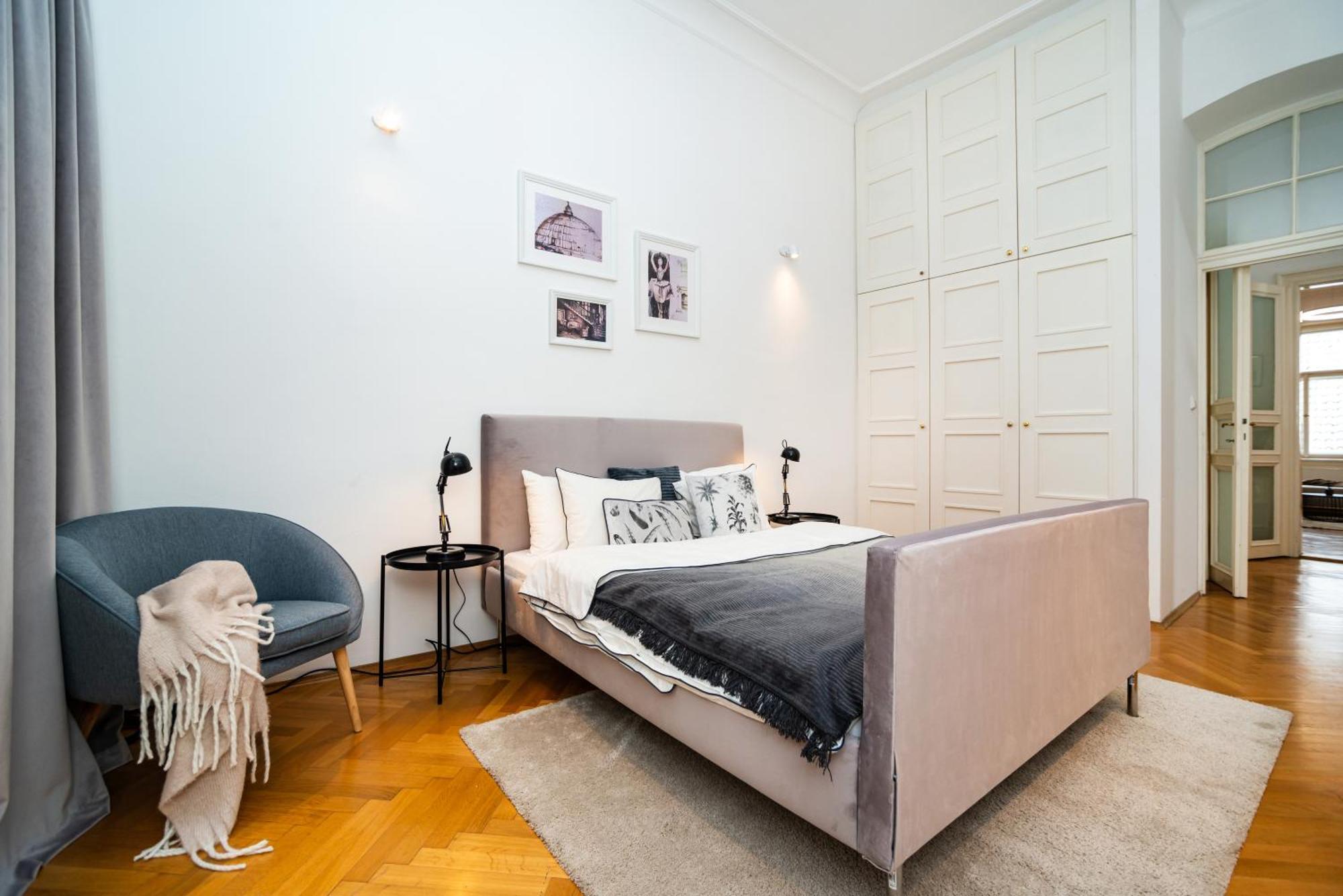 Spacious Two-bedroom In Old Town * Praha