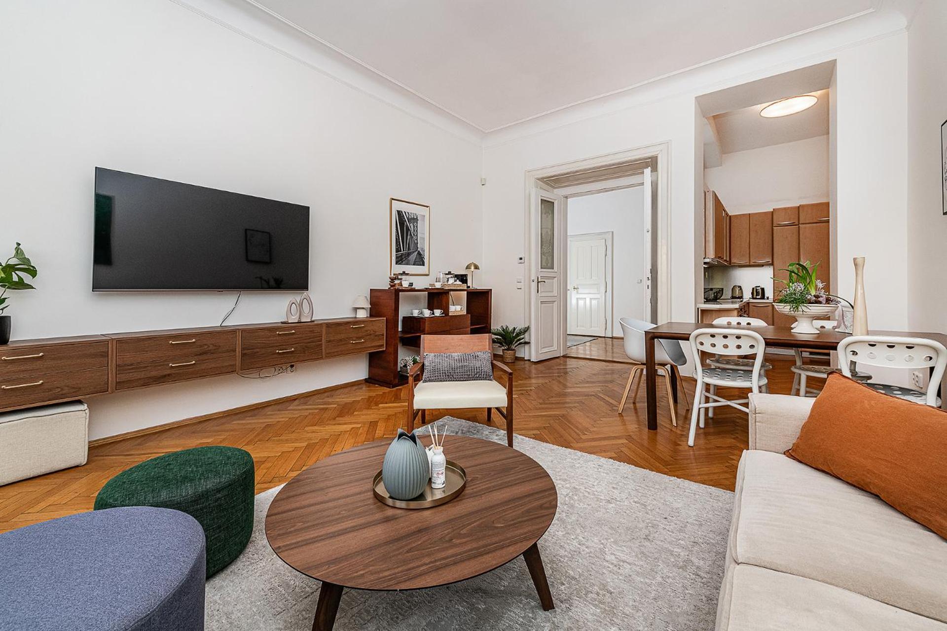 Spacious Two-bedroom In Old Town Apartmán