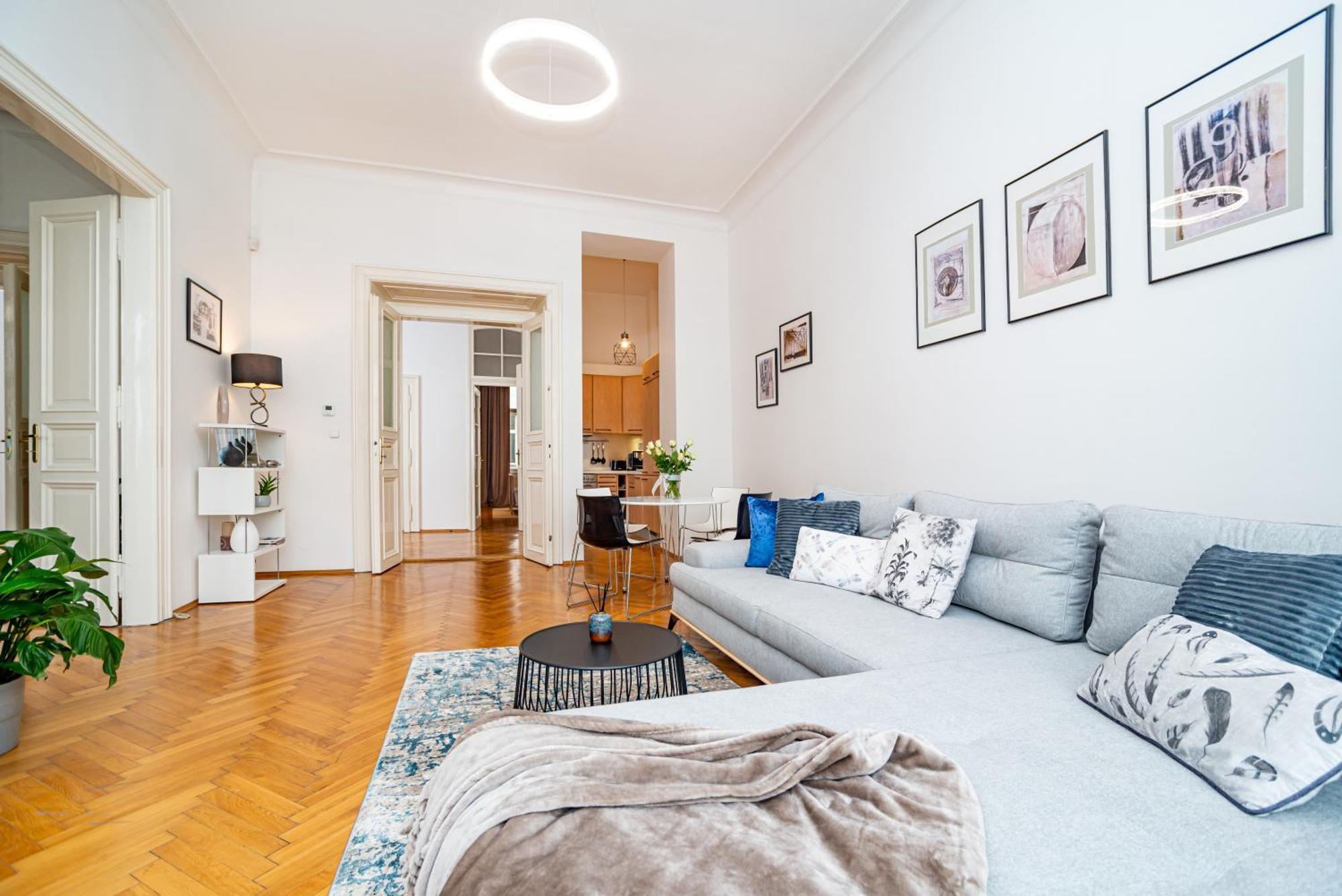 Spacious Two-bedroom In Old Town * Praha