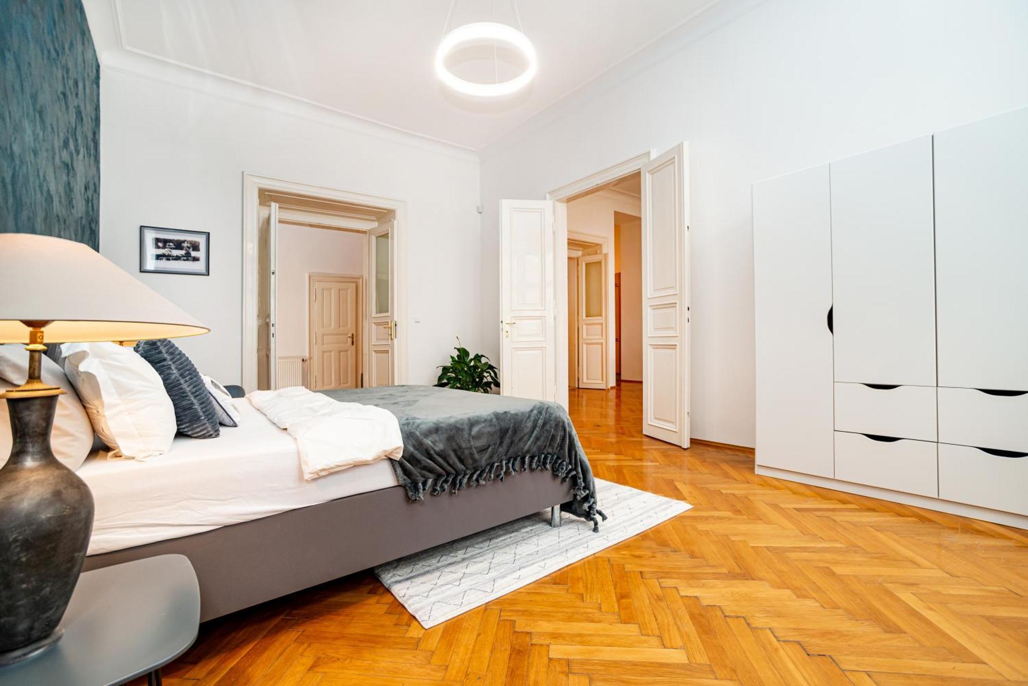 Apartmán Spacious Two-bedroom In Old Town