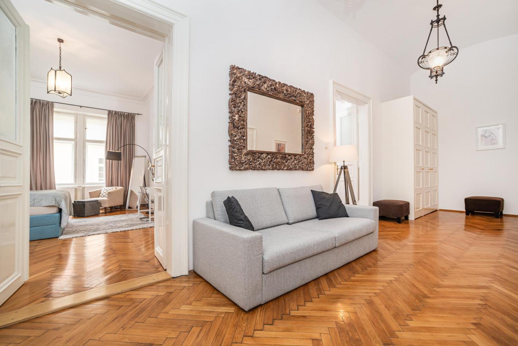 Spacious Two-bedroom In Old Town Praha