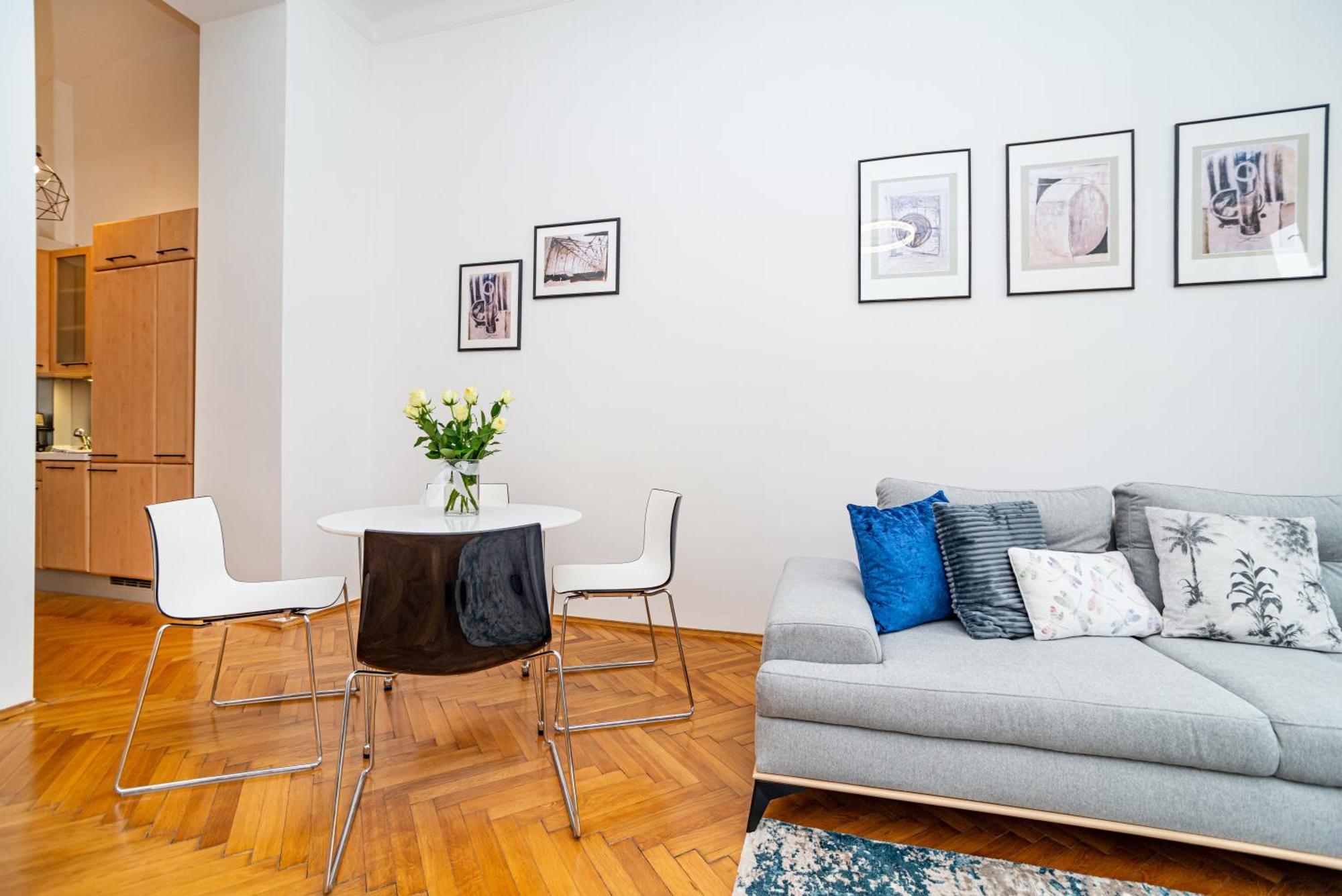 Apartmán Spacious Two-bedroom In Old Town *